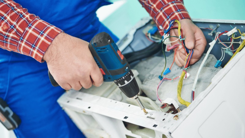Sarıgöl Hotpoint Hotpoint çamaşır makinesi kart tamiri – Su almama arızası orijinal parça ile giderildi. - Teknik servis örneği